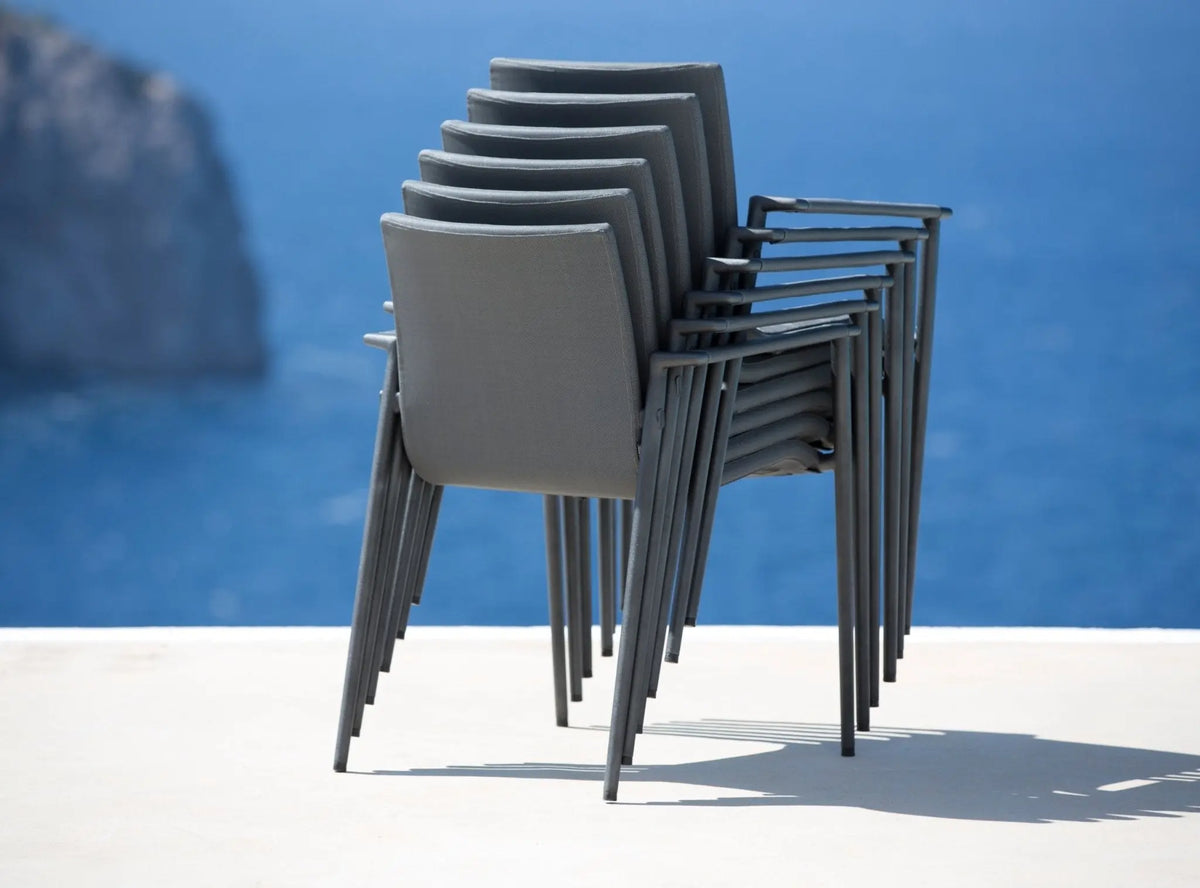 Cane-line Core käsinojatuoli harmaa - Laatukaluste