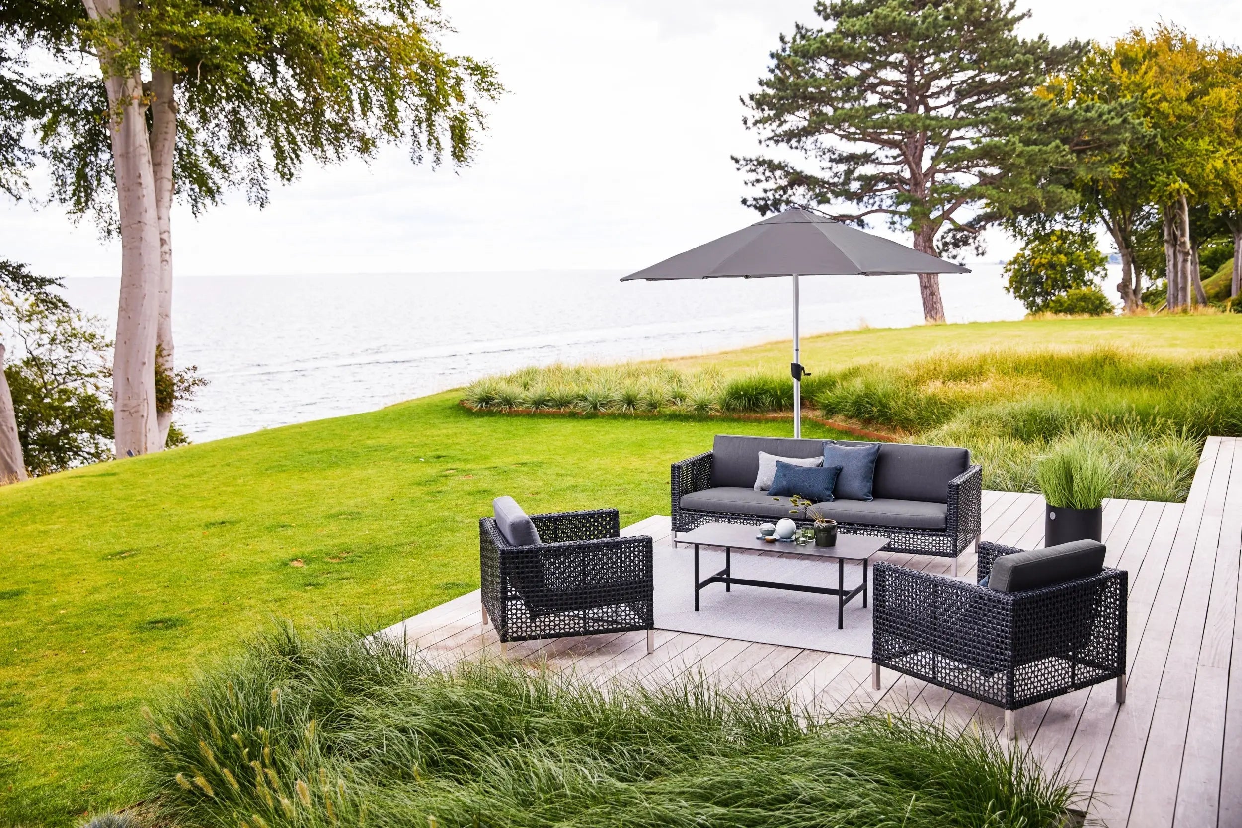 Cane-line Sunshade kallistuva aurinkovarjo 300cm hopea/antrasiitti Cane-line