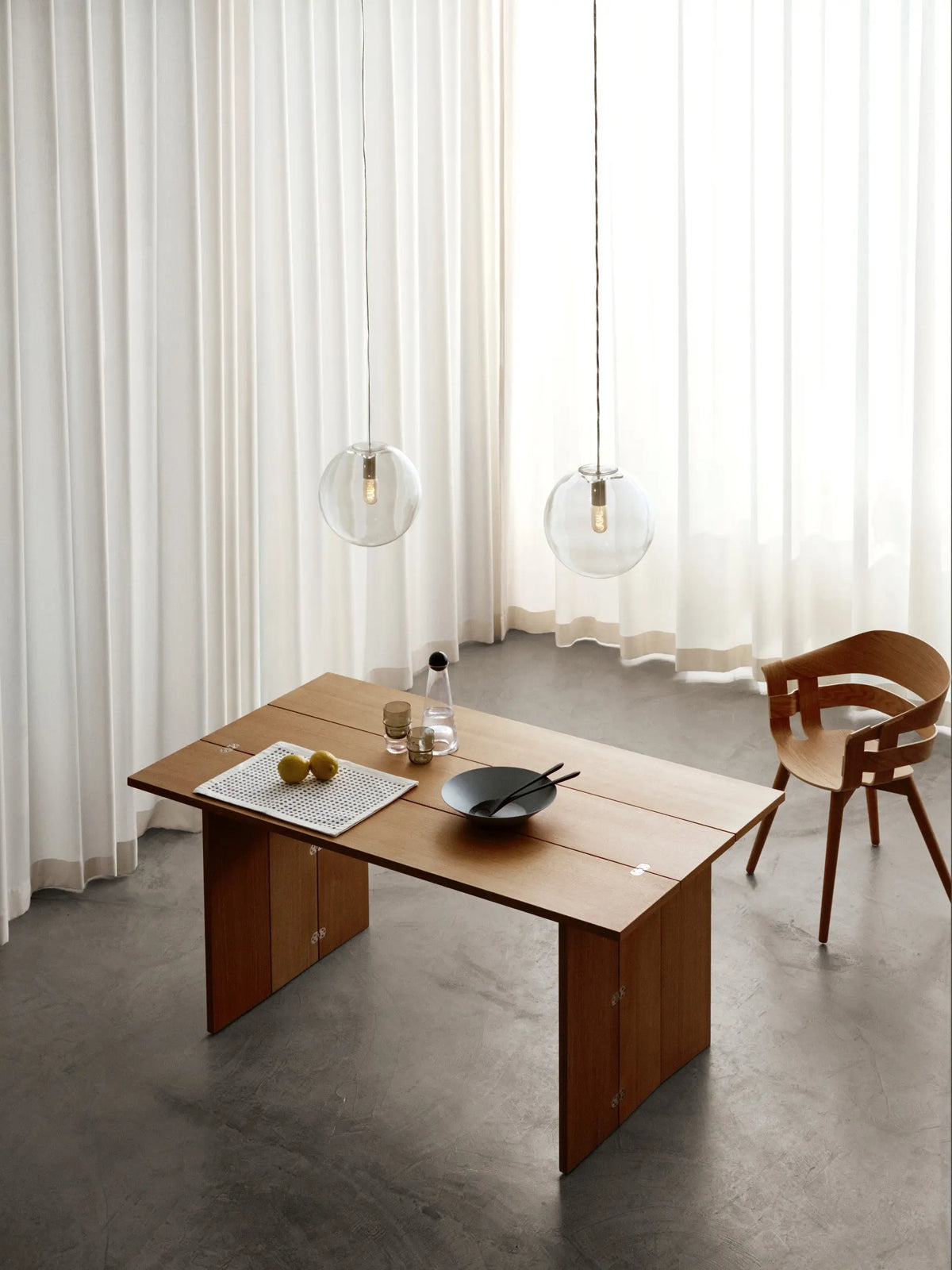 Design House Stockholm Flip M pöytä tammi Design House Stockholm