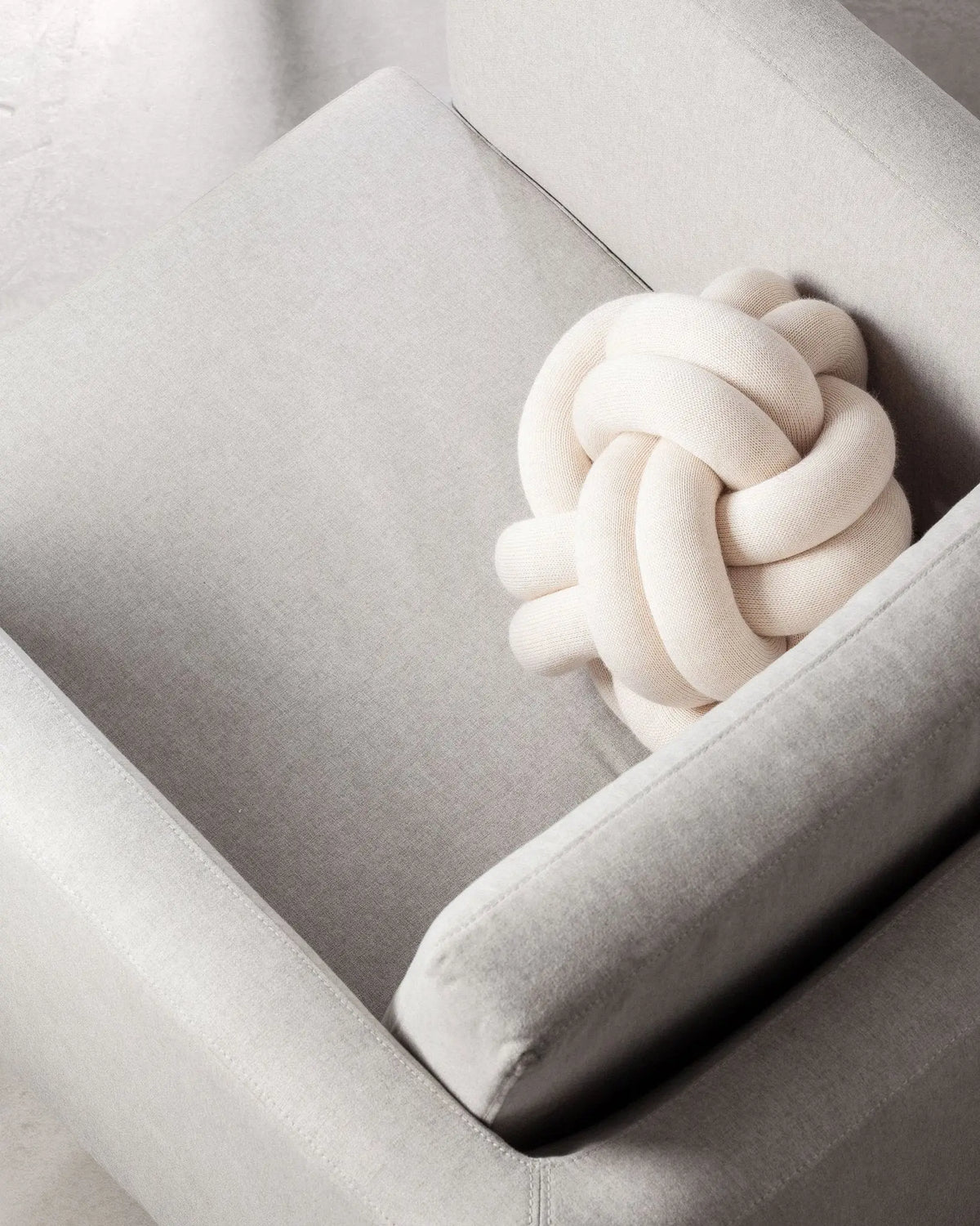 Design House Stockholm Knot tyyny kermanvalkoinen - Laatukaluste