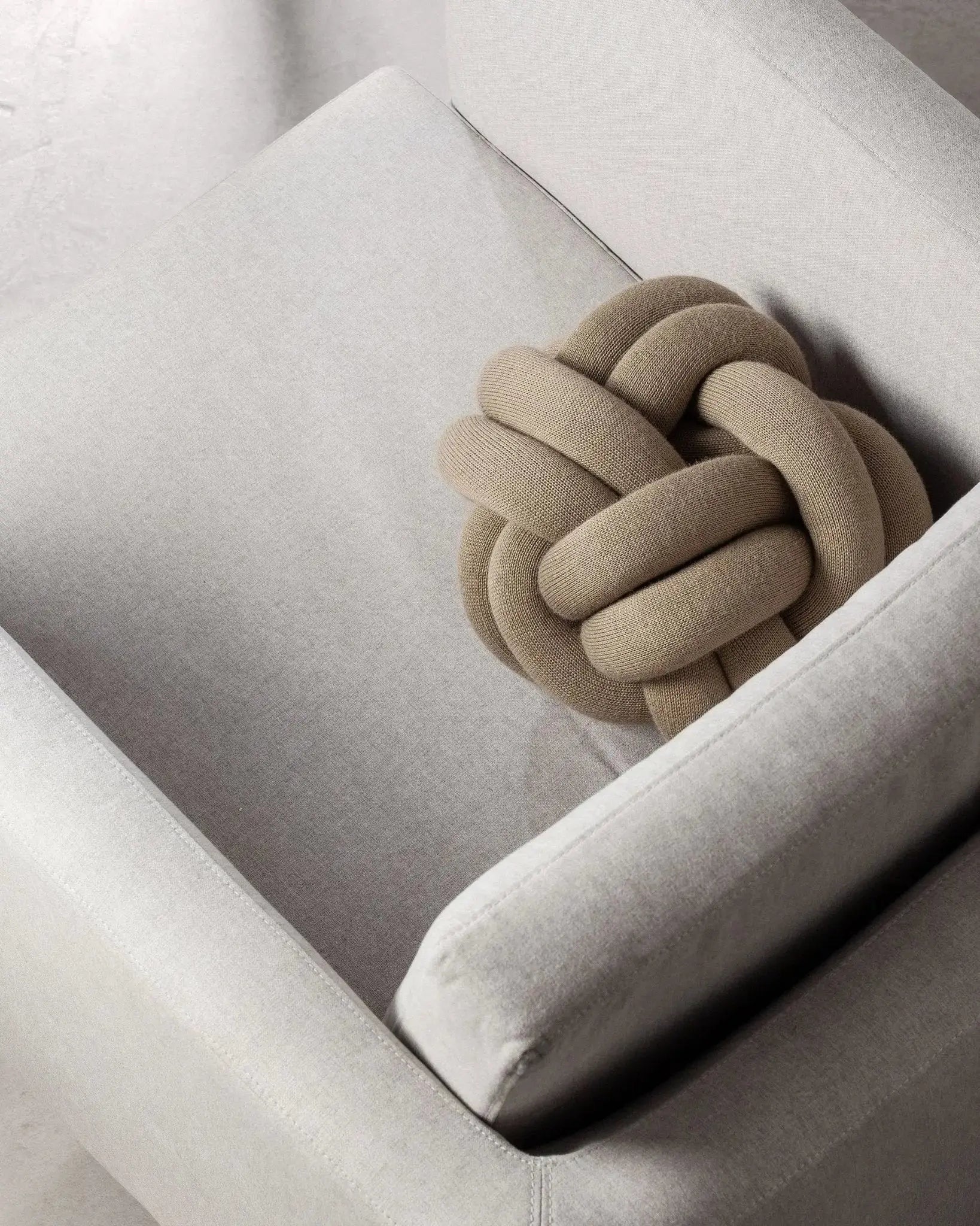 Design House Stockholm Knot tyyny khaki - Laatukaluste