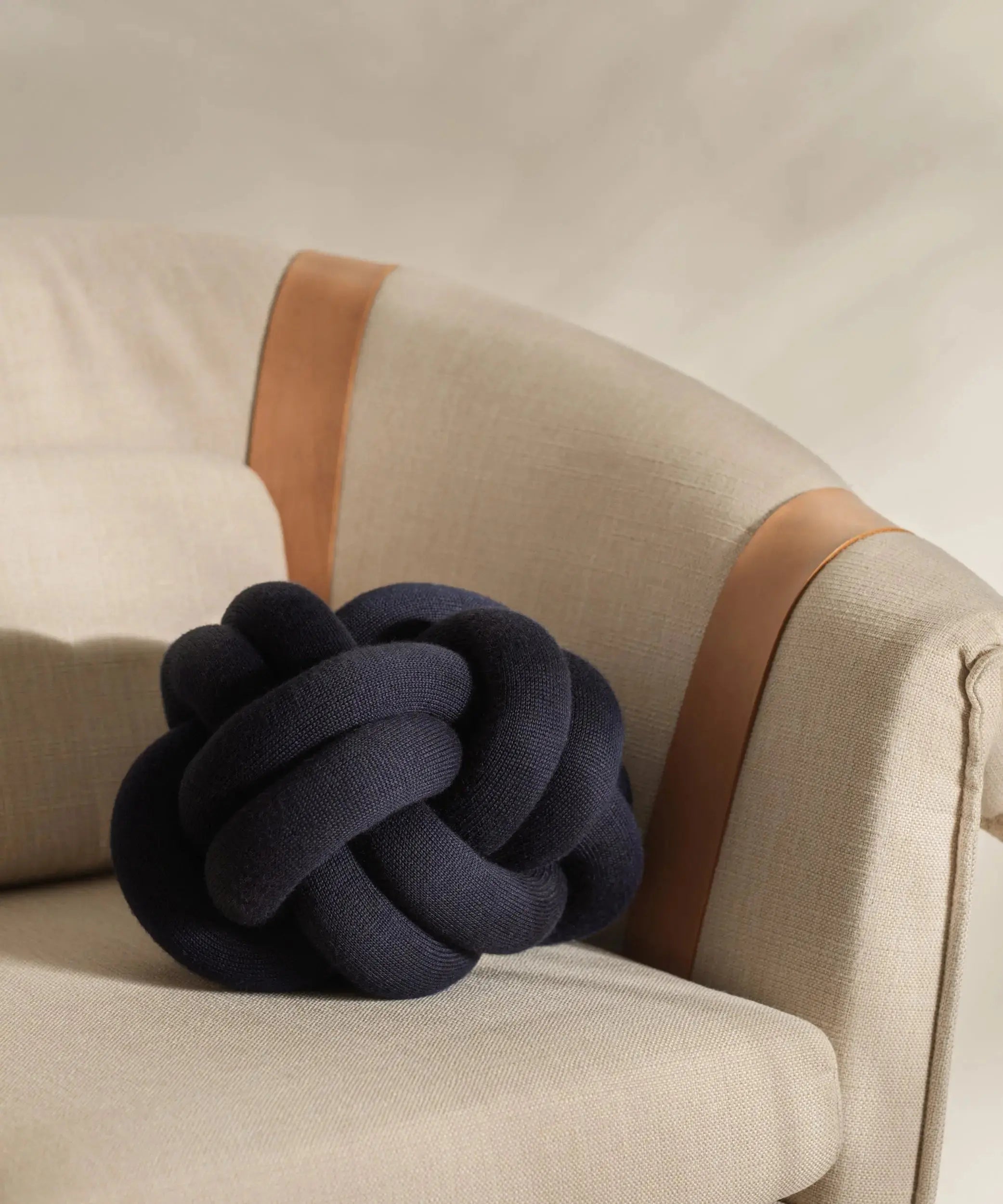 Design House Stockholm Knot tyyny sininen Design House Stockholm