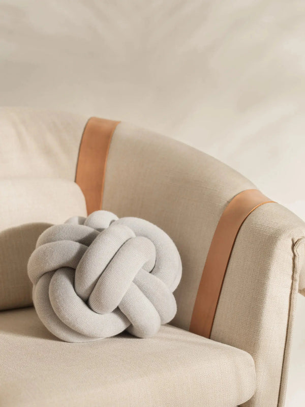 Design House Stockholm Knot tyyny vaaleanharmaa Design House Stockholm