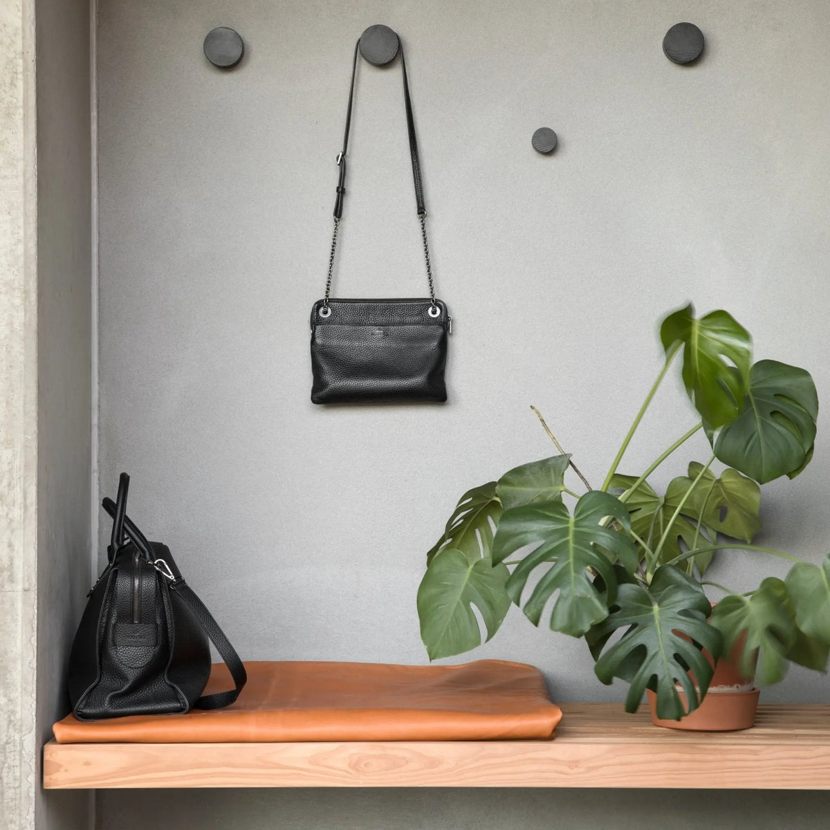 EKTA Living Wood Knot ripustin L musta - Laatukaluste