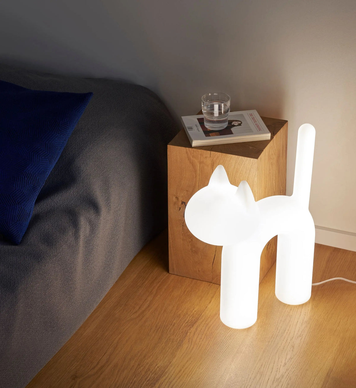 Eero Aarnio Originals Kisu valaisin valkoinen Eero Aarnio Originals