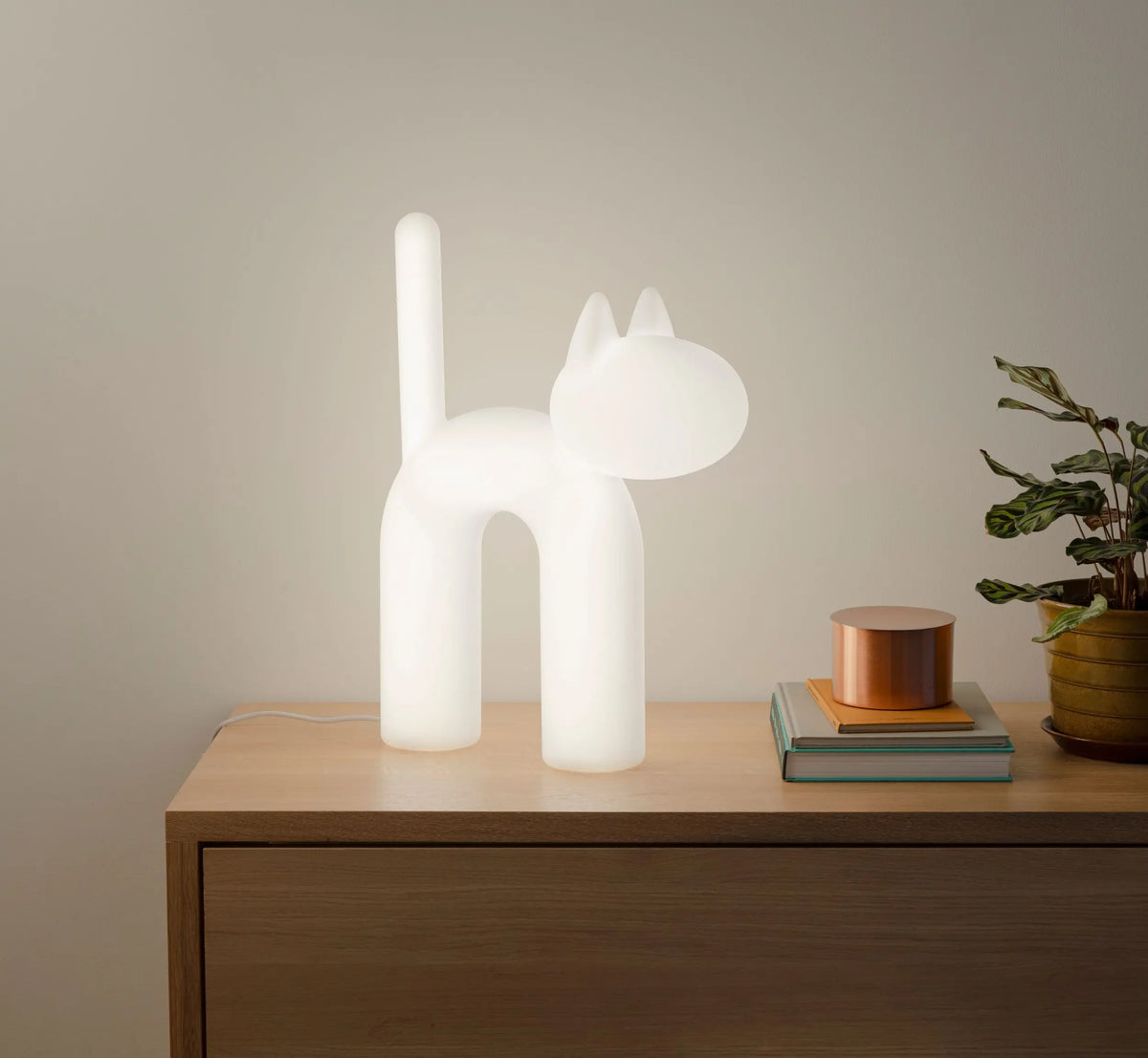 Eero Aarnio Originals Kisu valaisin valkoinen Eero Aarnio Originals