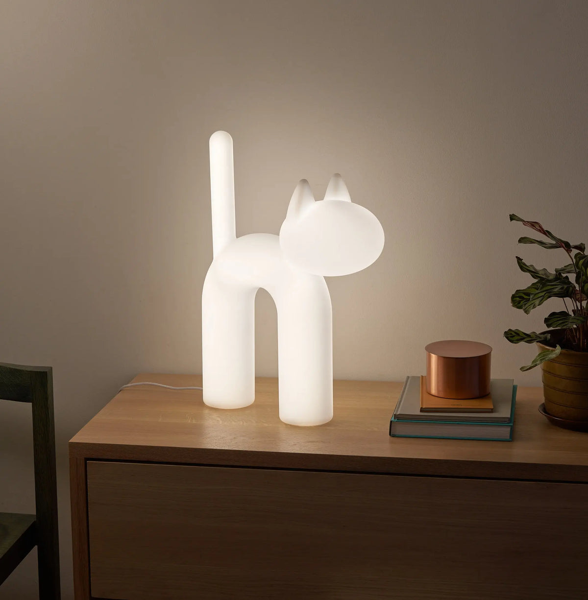 Eero Aarnio Originals Kisu valaisin valkoinen Eero Aarnio Originals