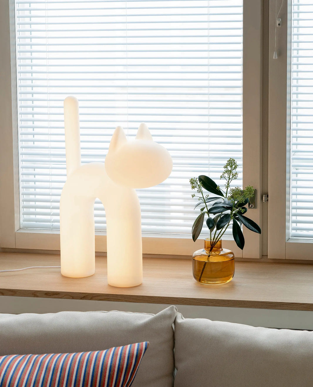 Eero Aarnio Originals Kisu valaisin valkoinen Eero Aarnio Originals