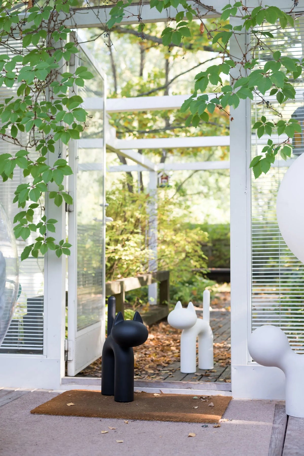 Eero Aarnio Originals Kisu valkoinen Eero Aarnio Originals