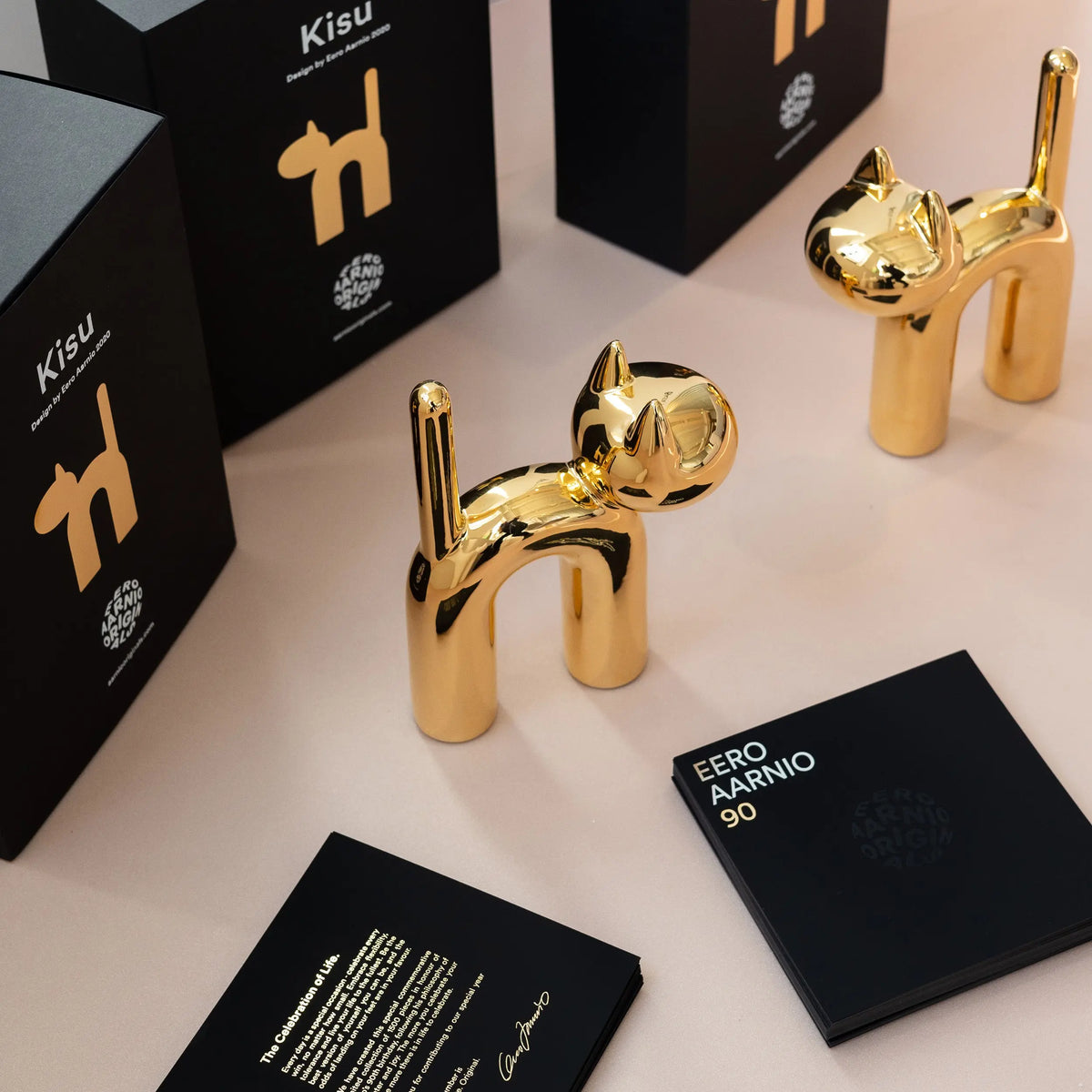 Eero Aarnio Originals Mini Kisu kulta Eero Aarnio Originals