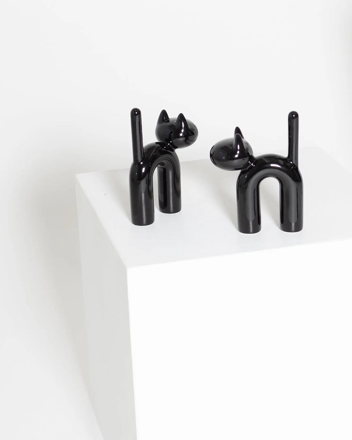 Eero Aarnio Originals Mini Kisu musta Eero Aarnio Originals