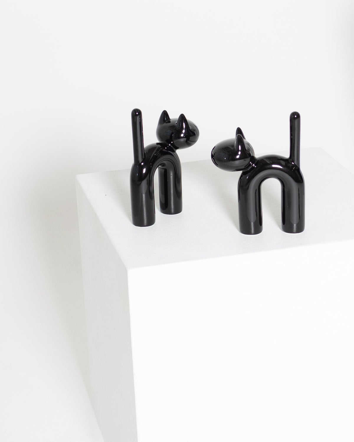 Eero Aarnio Originals Mini Kisu musta Eero Aarnio Originals