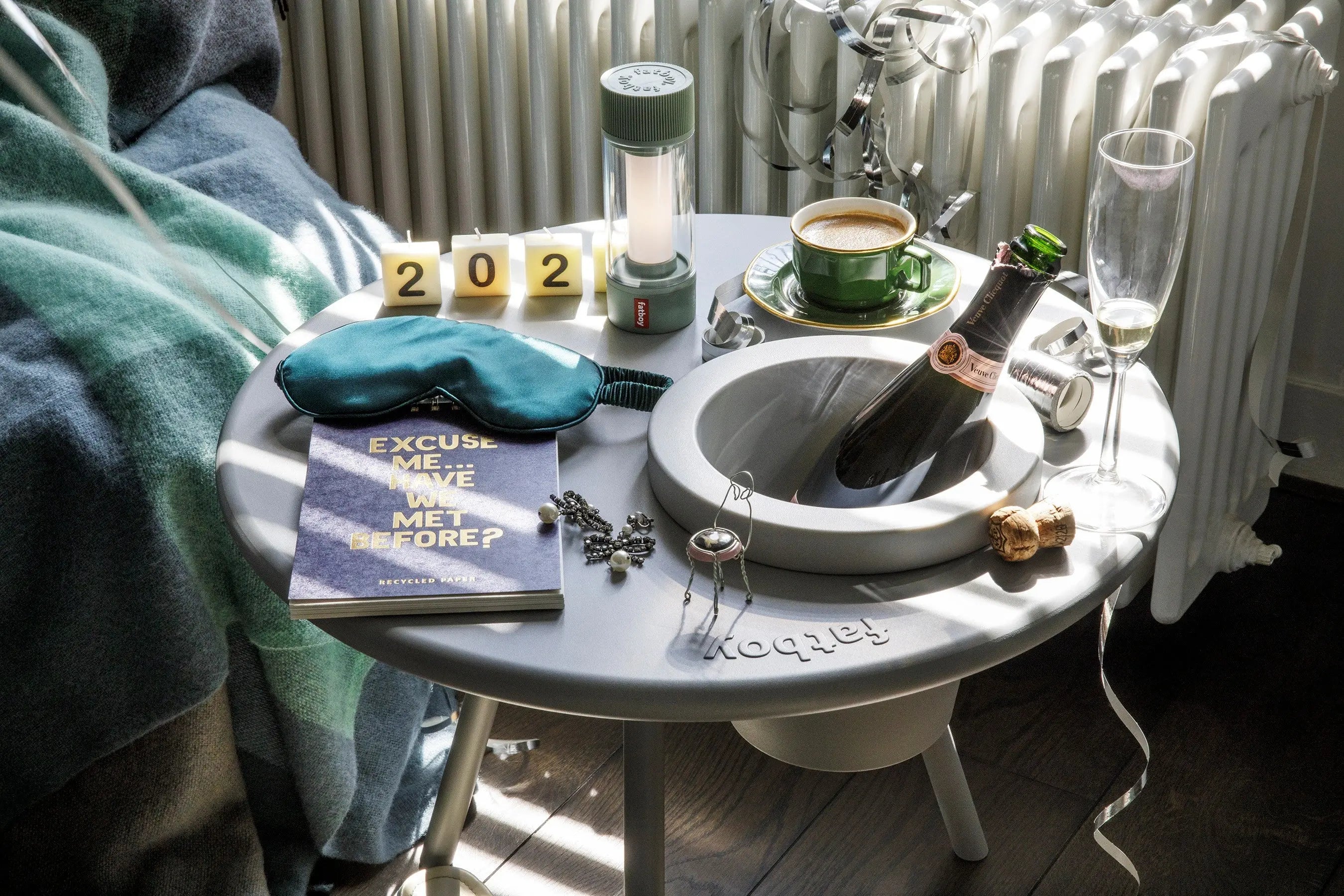 Fatboy Bakkes sivupöytä ruukulla vaaleanharmaa Fatboy