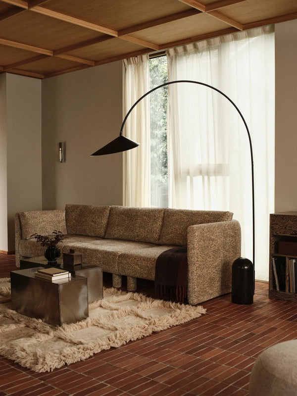 Ferm Living Arum Arched lattiavalaisin musta Ferm Living