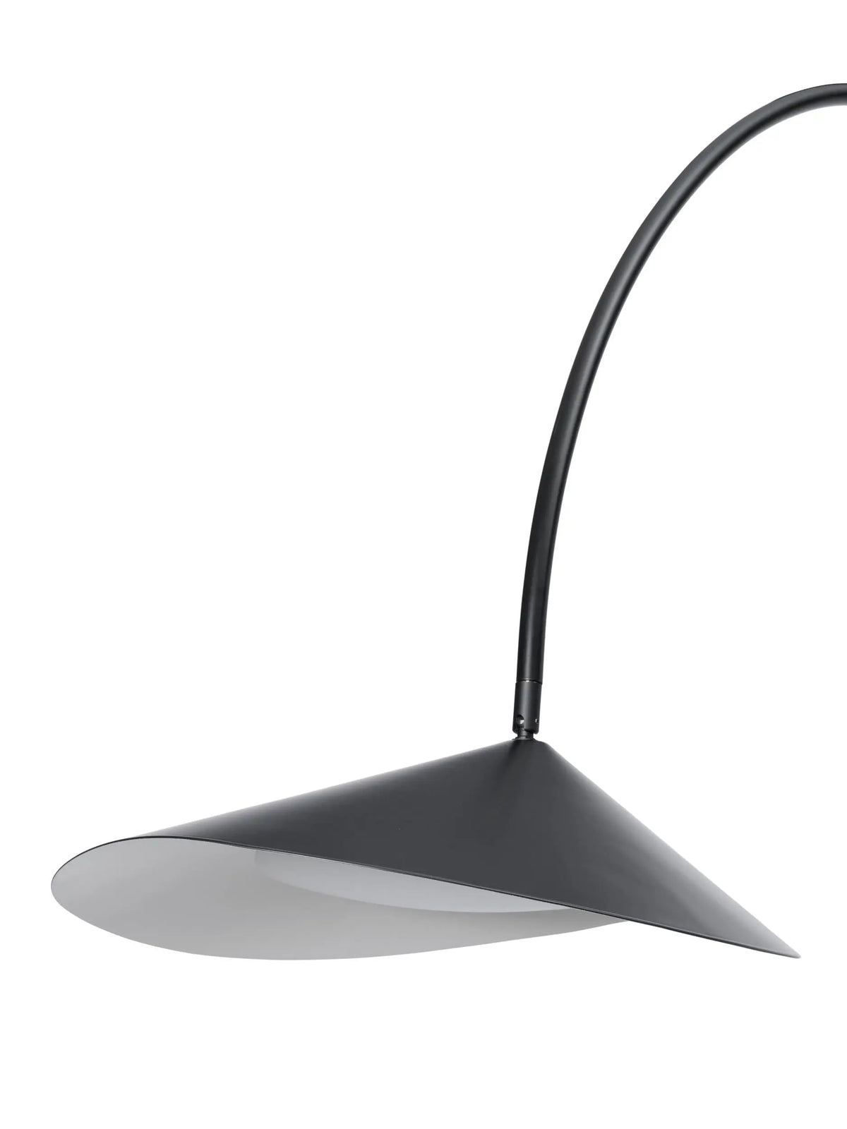 Ferm Living Arum Arched lattiavalaisin musta Ferm Living