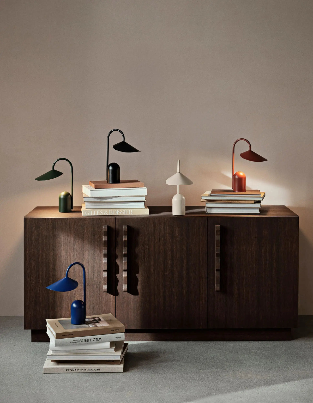 Ferm Living Arum Portable pöytävalaisin oksidinpunainen Ferm Living