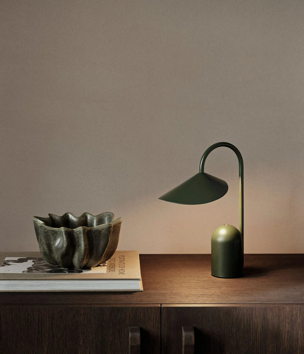 Ferm Living Arum Portable pöytävalaisin ruohonvihreä Ferm Living