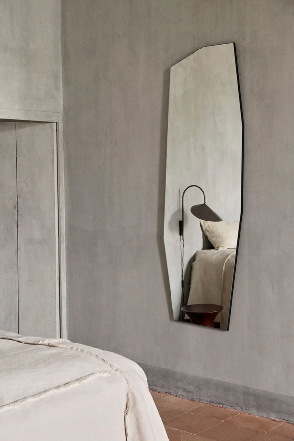 Ferm Living Arum Swivel seinävalaisin musta - Laatukaluste
