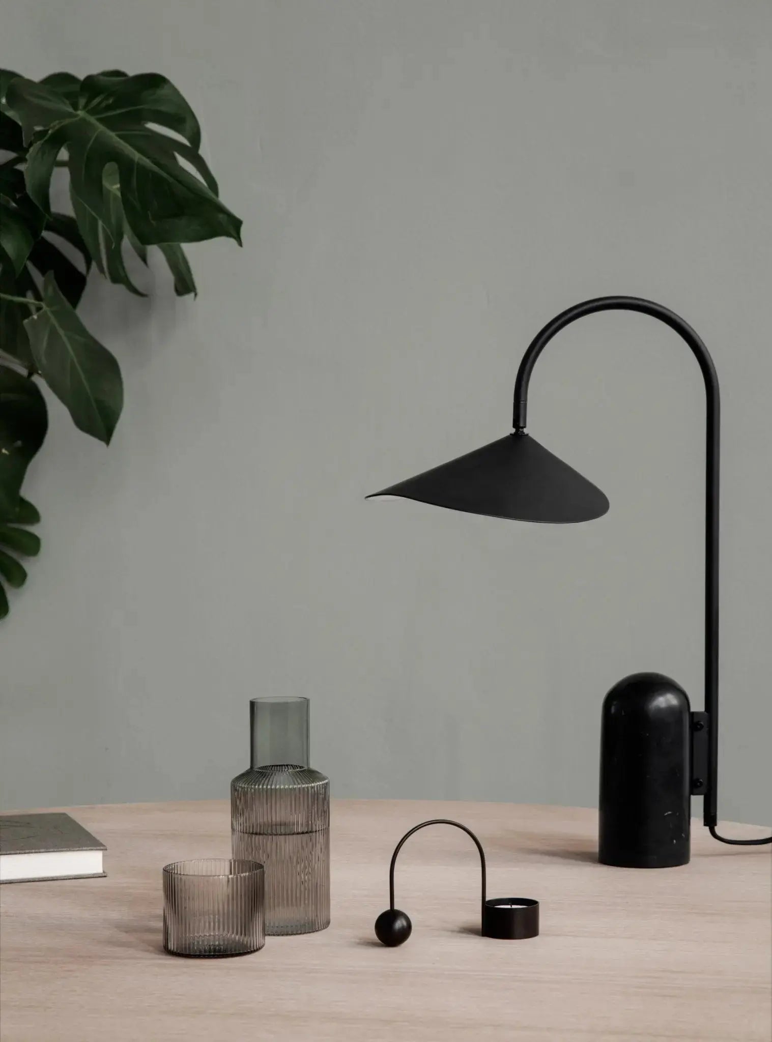 Ferm Living Balance tuikkukynttilänjalka musta - Laatukaluste