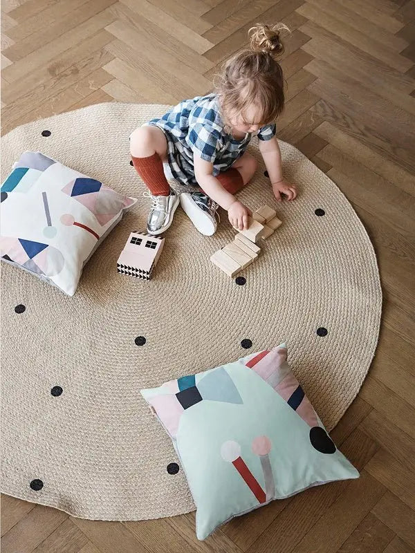 Ferm Living Black Dots juuttimatto iso - Laatukaluste