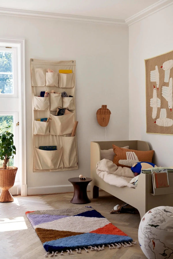 Ferm Living Canvas XL seinälokerikko - Laatukaluste