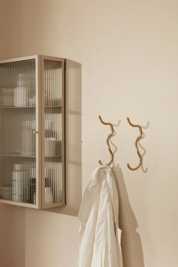 Ferm Living Curvature koukku messinki - Laatukaluste