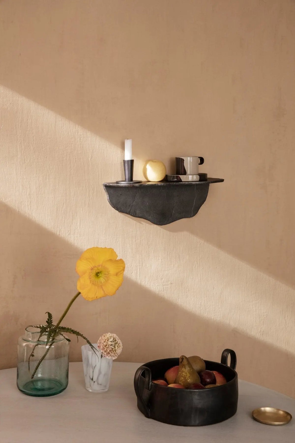 Ferm Living Flow Centrepiece tarjoiluastia musta - Laatukaluste