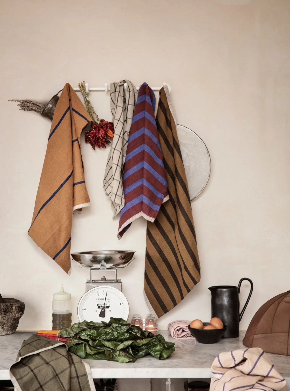 Ferm Living Flow kulho M musta - Laatukaluste