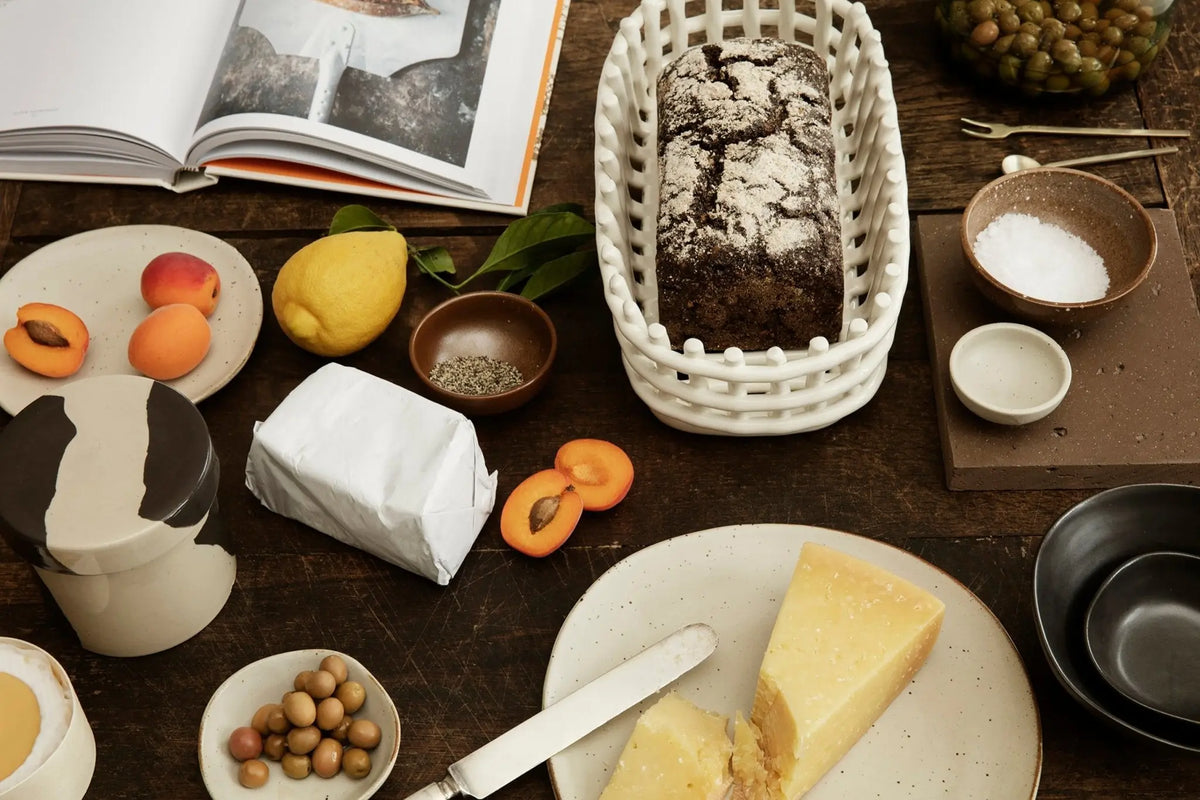 Ferm Living Flow lautanen L luonnonvalkoinen - Laatukaluste