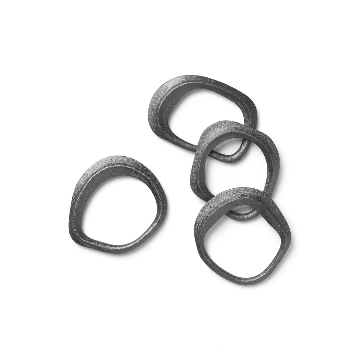 Ferm Living Flow servettirengas 4kpl musta messinki - Laatukaluste