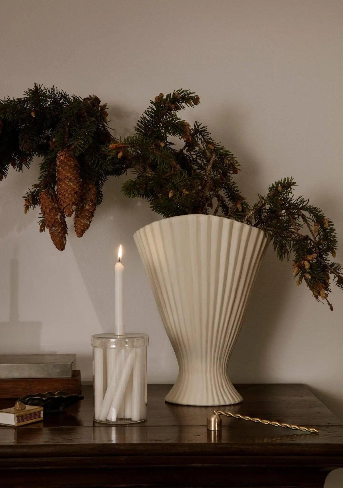 Ferm Living Fountain maljakko luonnonvalkoinen - Laatukaluste