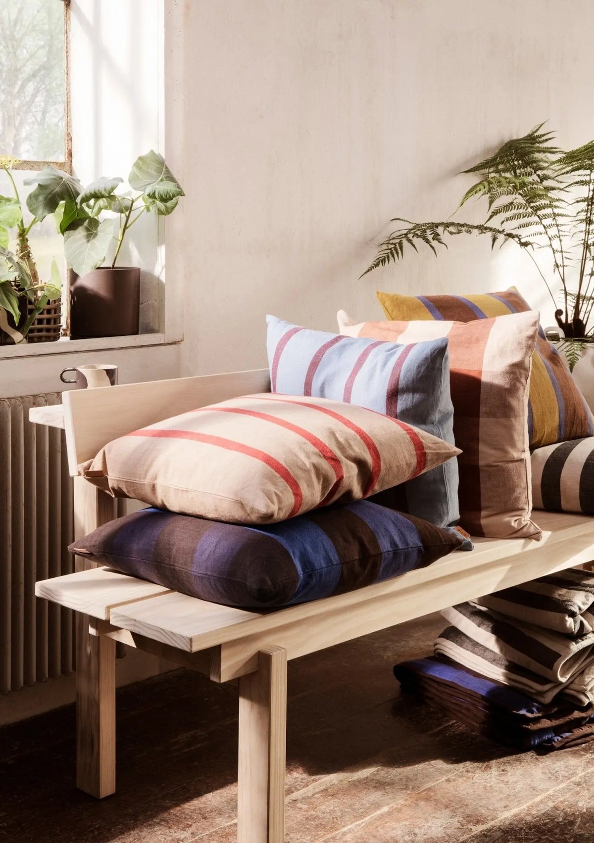 Ferm Living Grand tyynynpäällinen vaaleansininen/burgundi - Laatukaluste