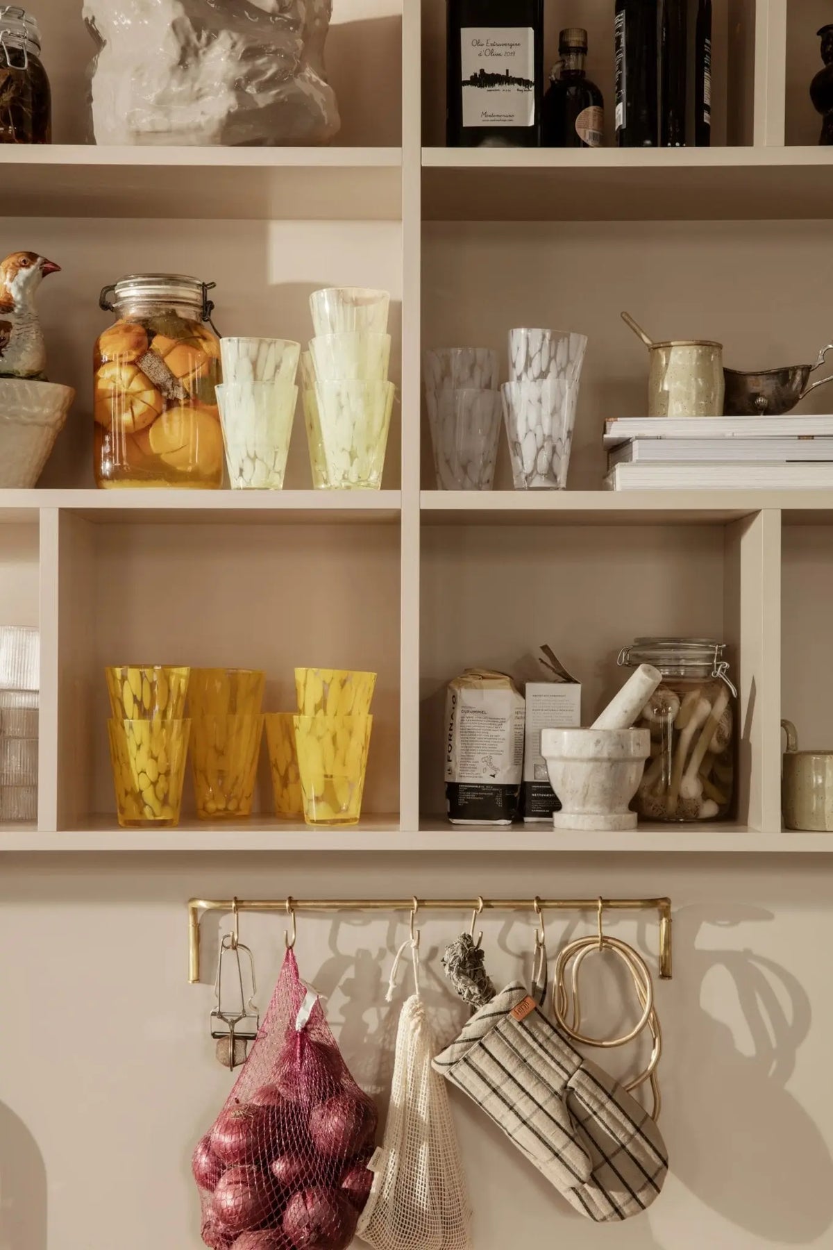 Ferm Living Hale patakinnas hiekka/musta - Laatukaluste