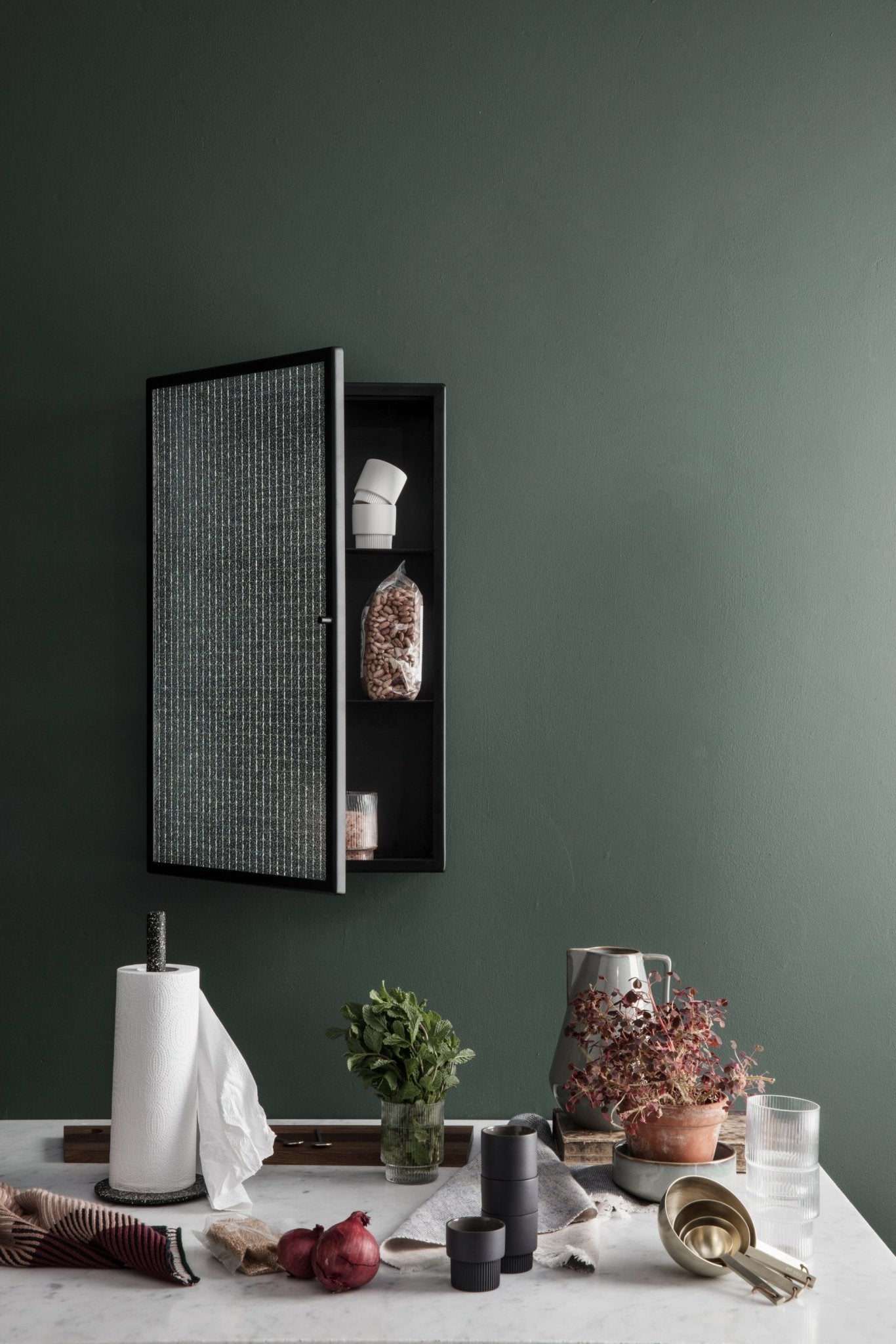 Ferm Living Haze kaappi musta - Laatukaluste