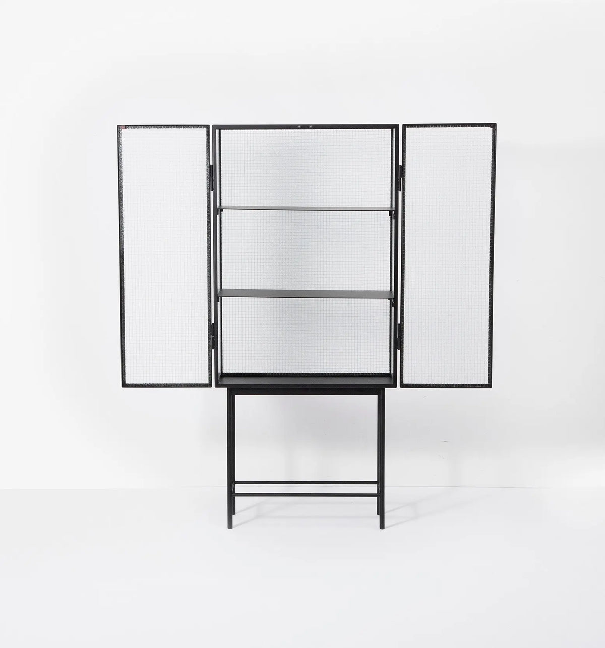 Ferm Living Haze vitriini musta - Laatukaluste