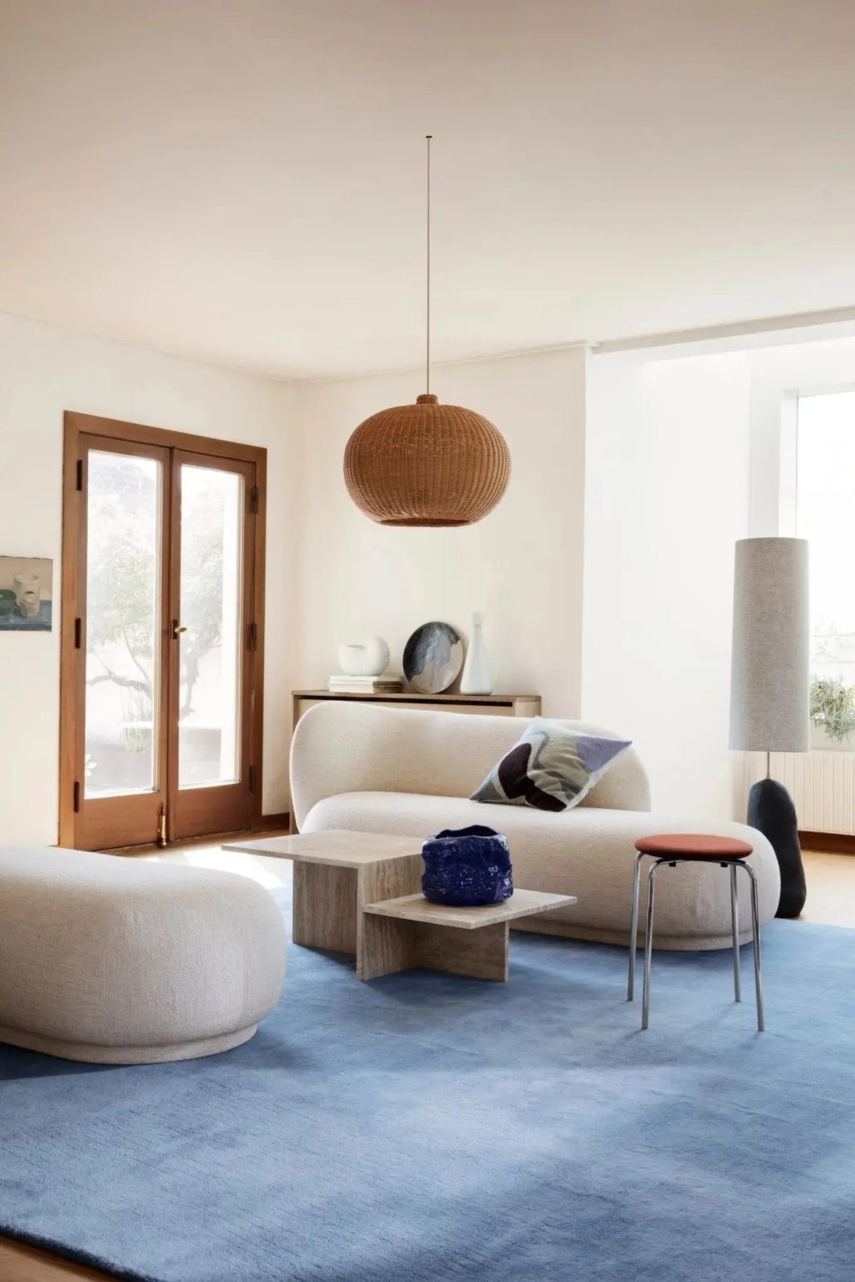 Ferm Living Hebe jalka L tummanharmaa - Laatukaluste