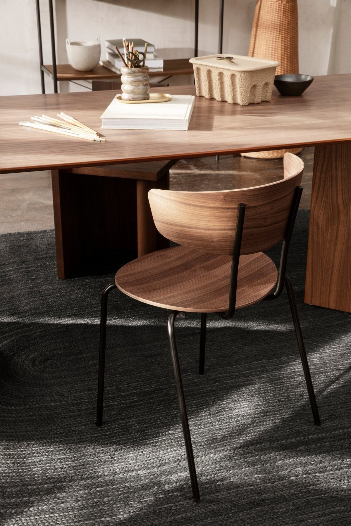 Ferm Living Herman tuoli pähkinä - Laatukaluste