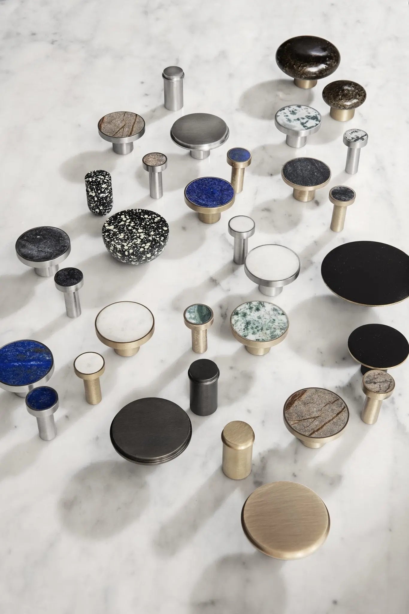 Ferm Living Hook Stone ripustin marmori/teräs pieni - Laatukaluste