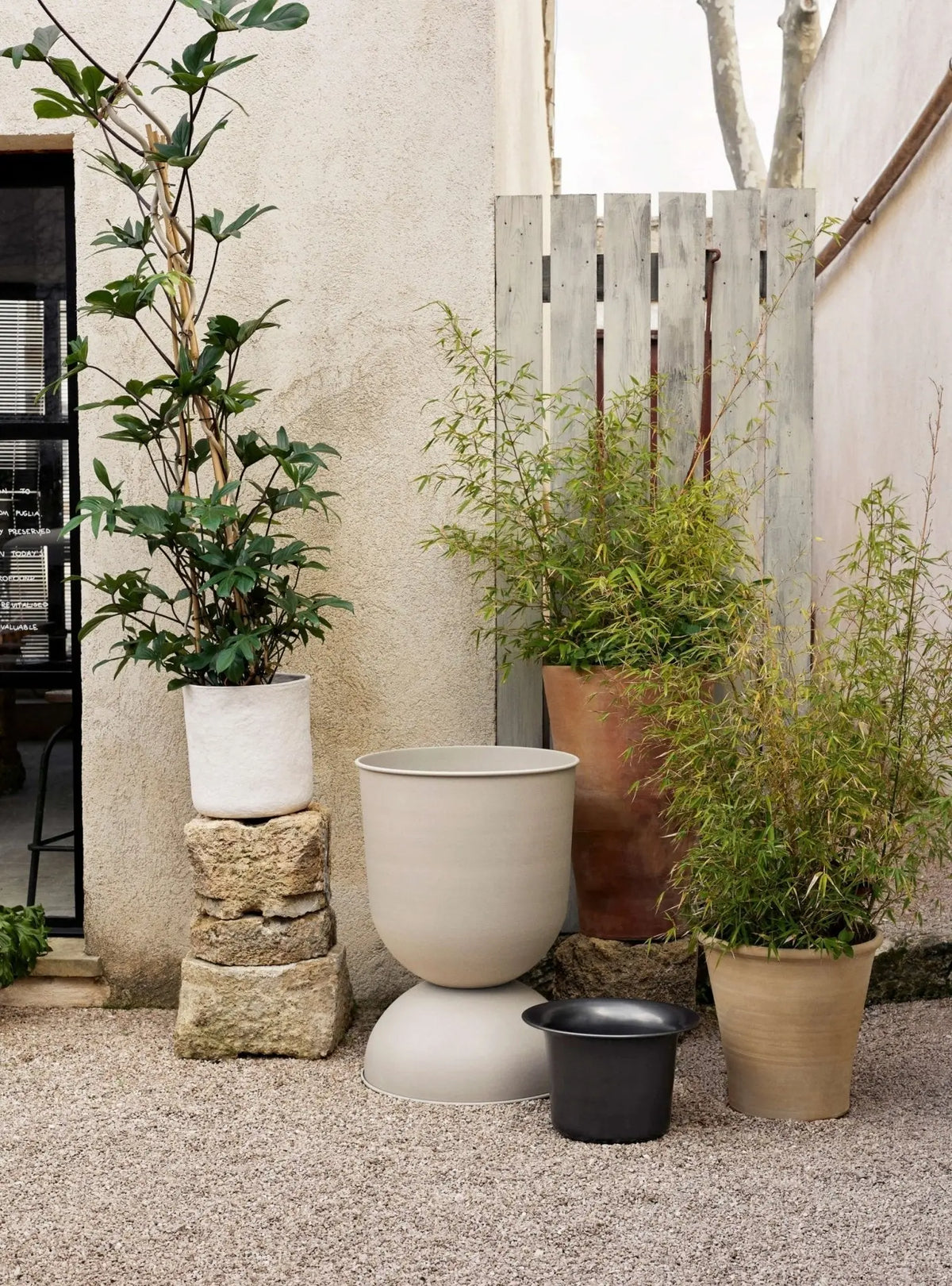 Ferm Living Hourglass L ruukku cashmere - Laatukaluste