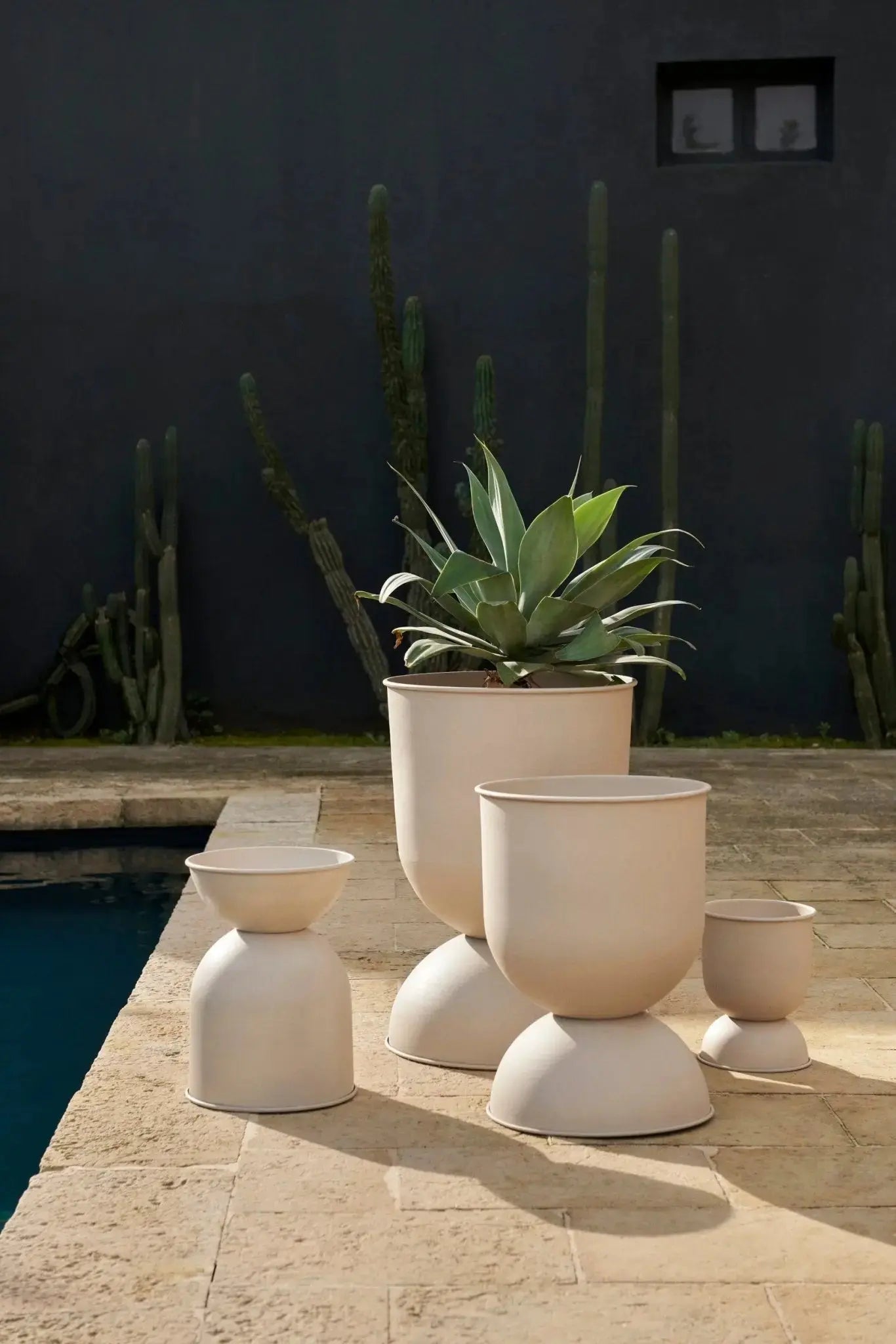 Ferm Living Hourglass XS ruukku cashmere - Laatukaluste
