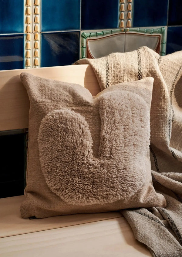 Ferm Living Lay tyyny 50x50 hiekka/luonnonvalkoinen - Laatukaluste