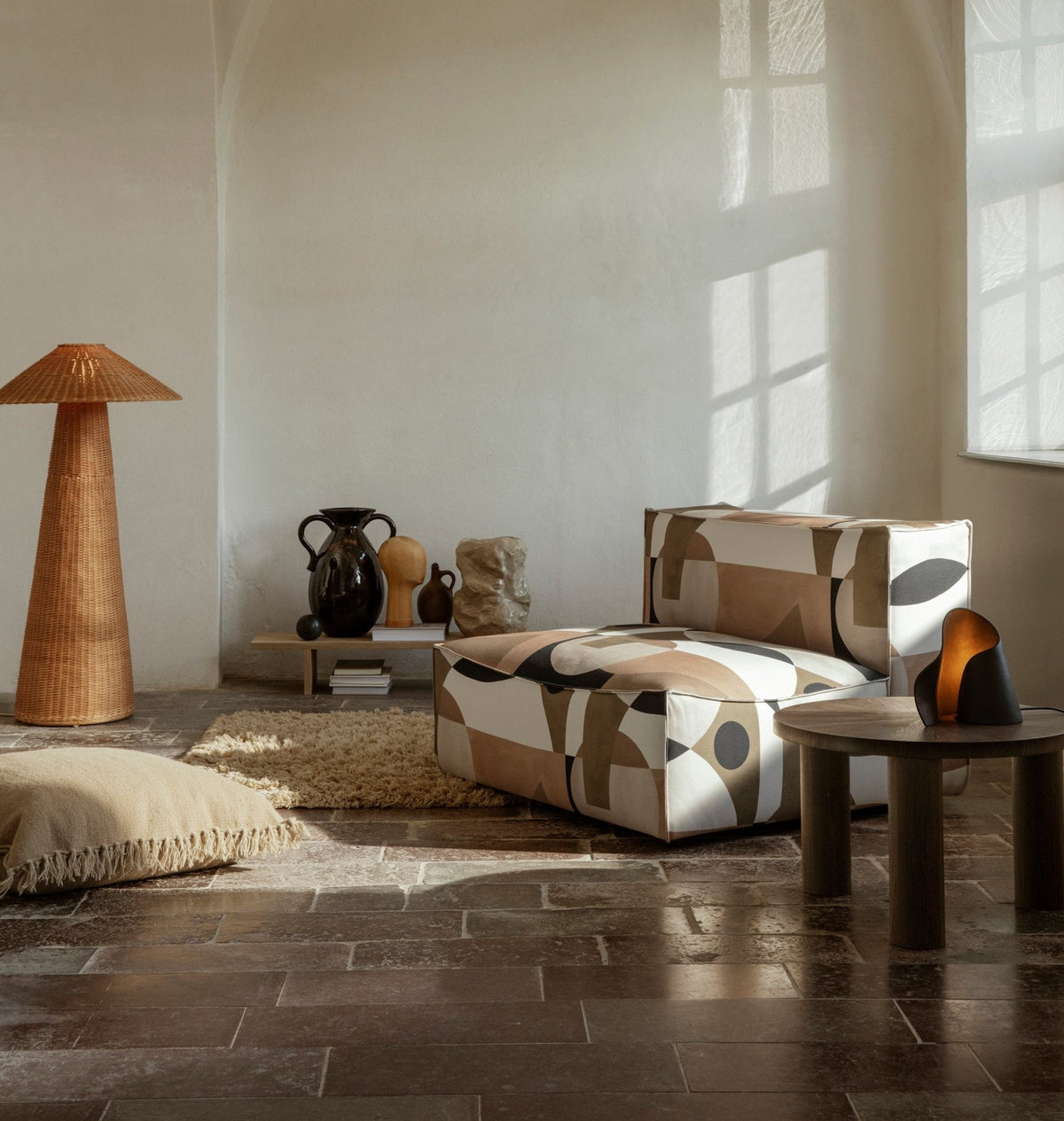 Ferm Living Oyster pöytävalaisin musta - Laatukaluste