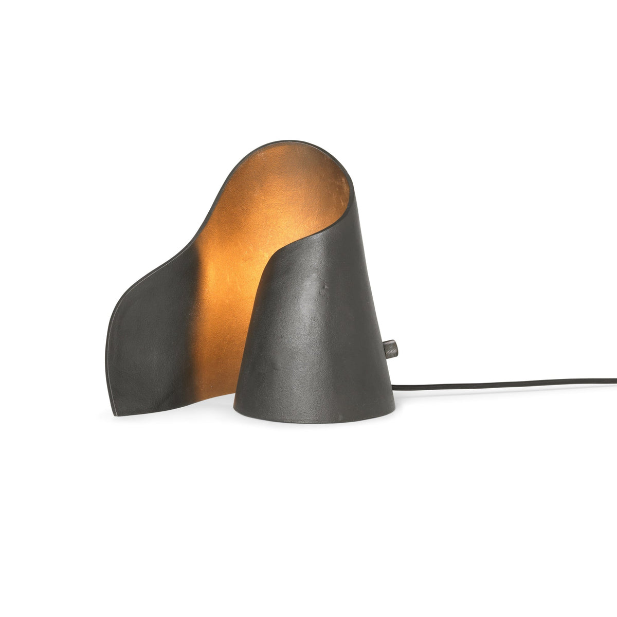 Ferm Living Oyster pöytävalaisin musta - Laatukaluste