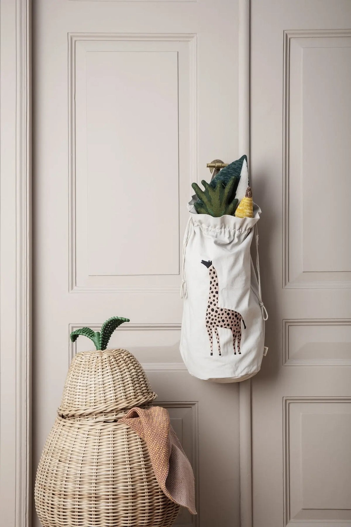 Ferm Living Pear punottu kori iso - Laatukaluste