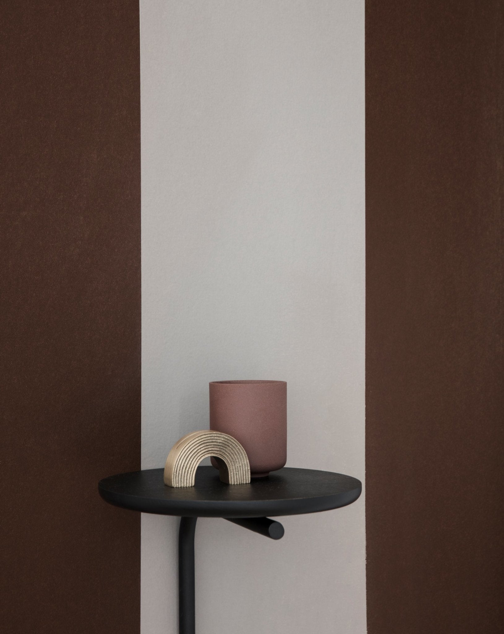 Ferm Living Pujo hylly musta - Laatukaluste
