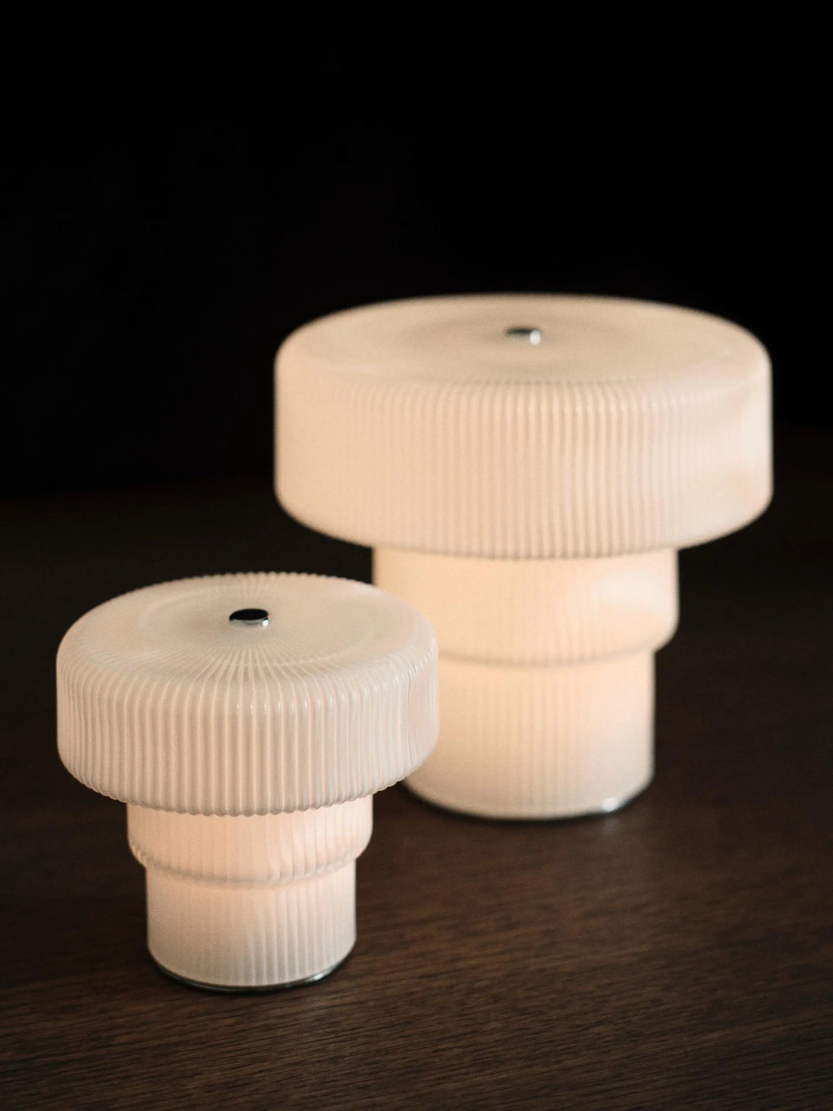 Ferm Living Ripple Portable pieni pöytävalaisin valkoinen Laatukaluste