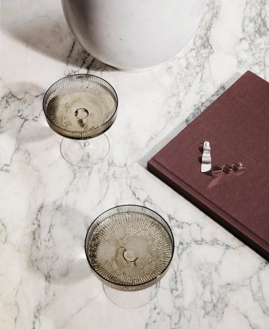 Ferm Living Ripple samppanjalasi 2kpl savunharmaa - Laatukaluste