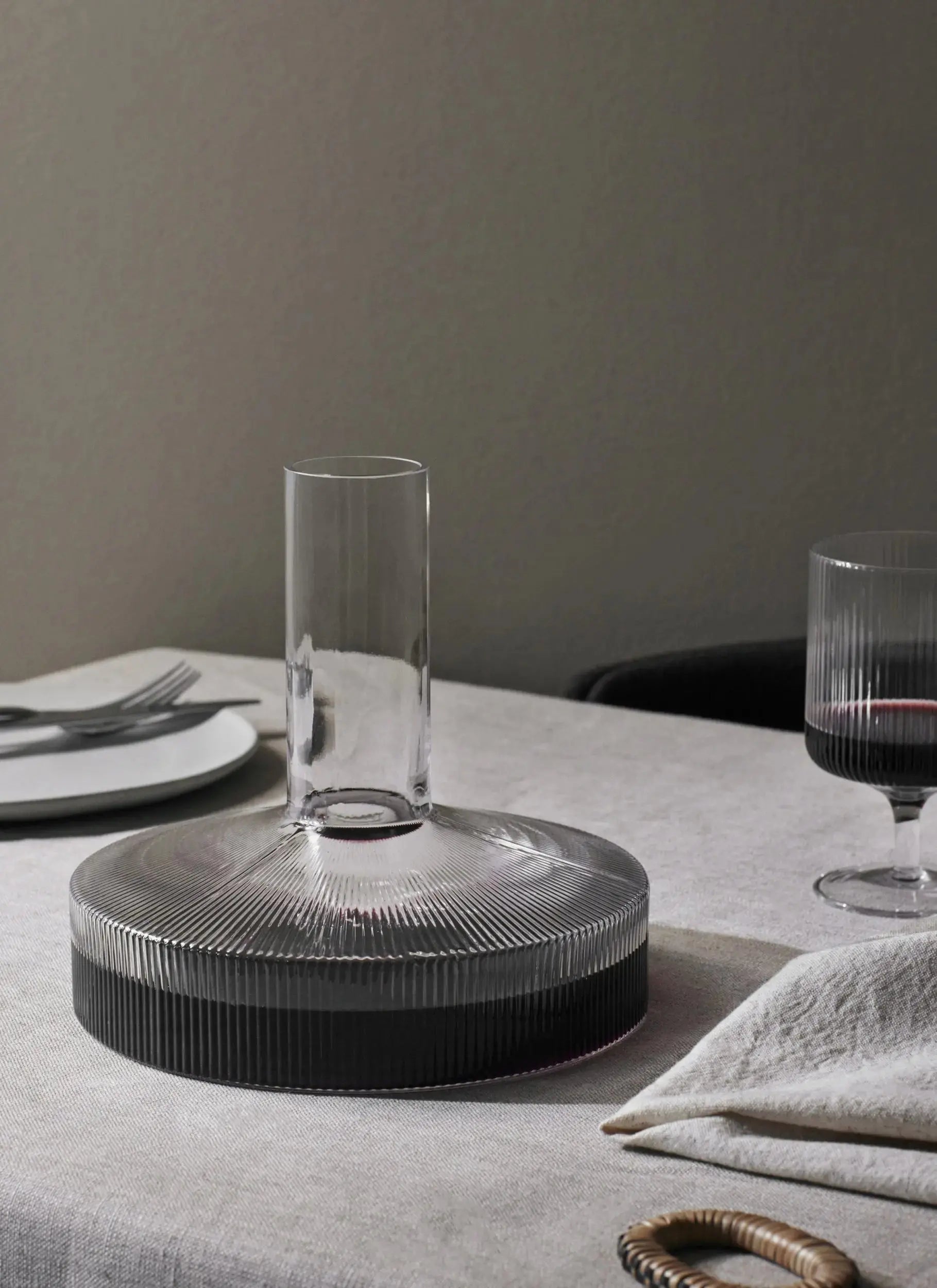 Ferm Living Ripple viinikarahvi kirkas Ferm Living