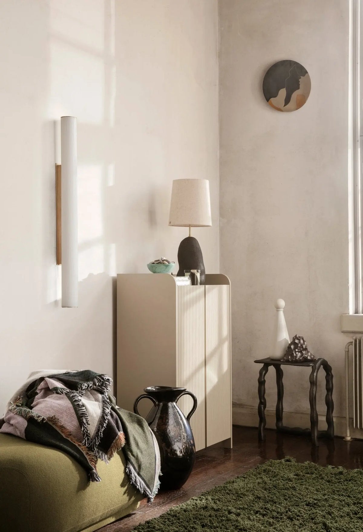 Ferm Living Sill kaappi matala cashmere - Laatukaluste