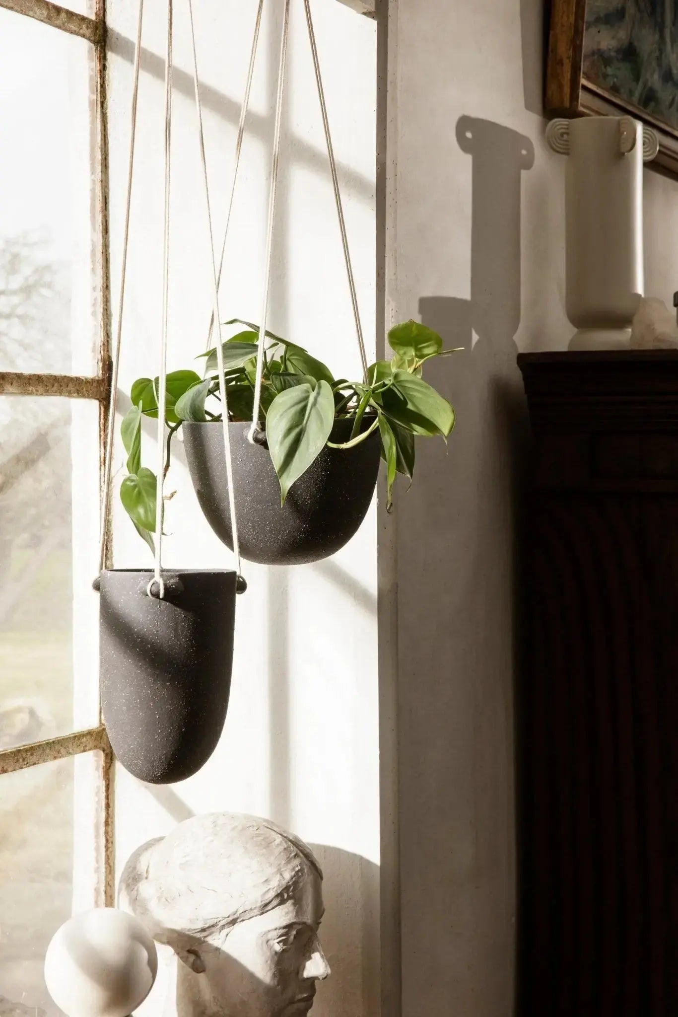 Ferm Living Speckle amppeli pieni tummanharmaa - Laatukaluste